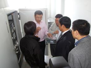 农业部科技司副司长刘艳来乳品实验室参观考察
